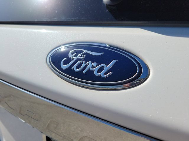 Certified 2022 Ford Explorer XLT w/ Equipment Group 202A RWD image 8