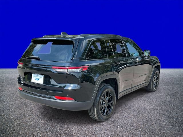 Used 2025 Jeep Grand Cherokee Altitude AWD/4WD image 3