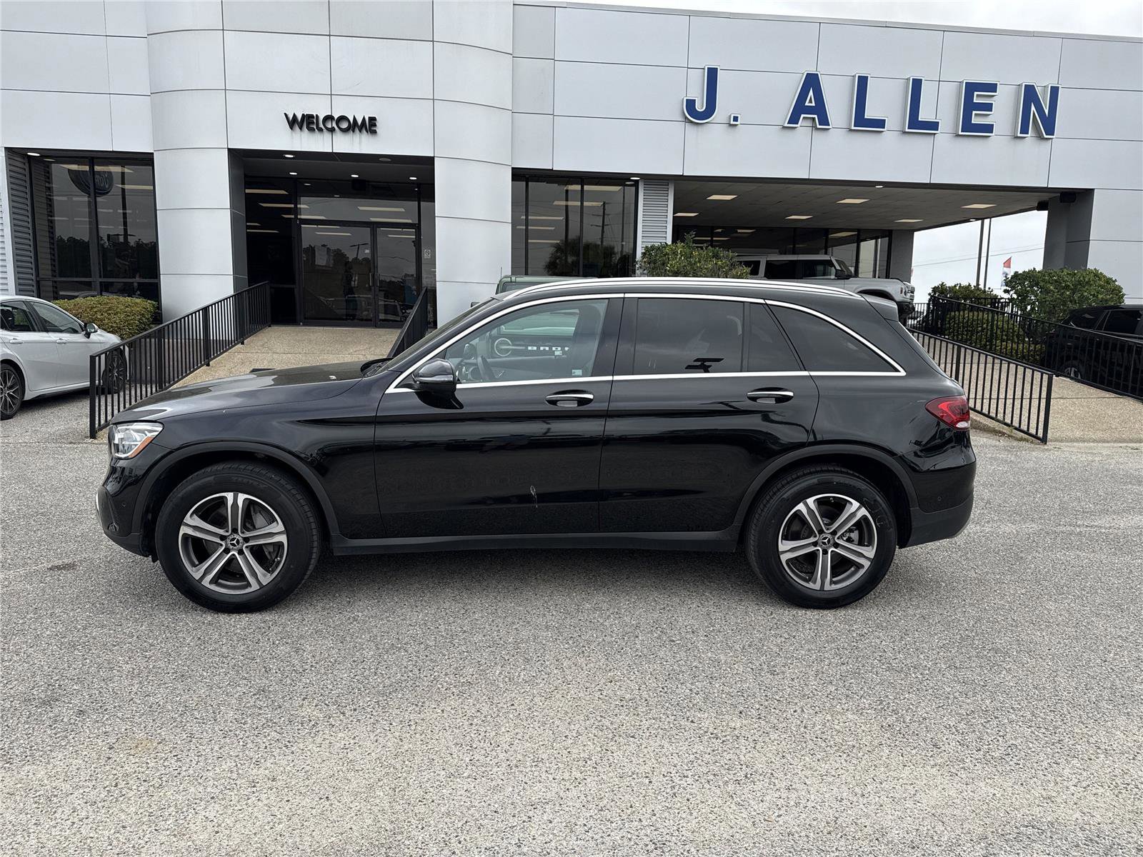 Used 2021 Mercedes-Benz GLC 300 image 3