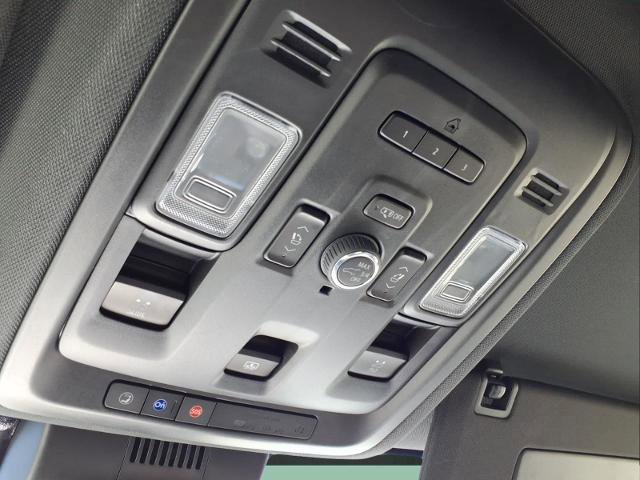 Used 2024 GMC Yukon AT4 w/ Technology Package image 28