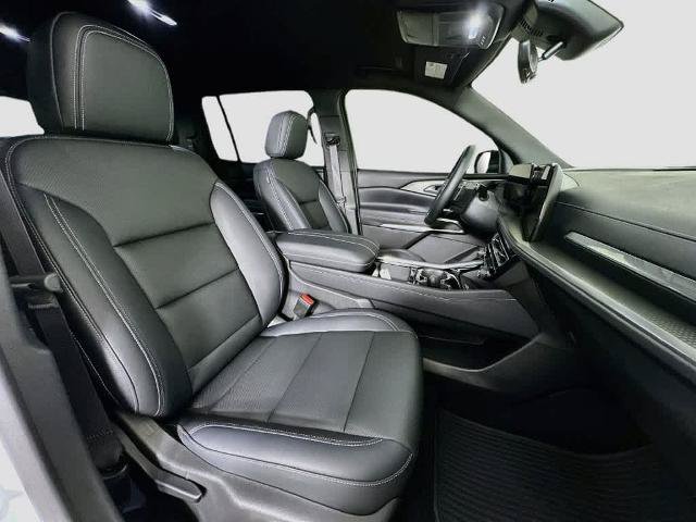 Used 2026 Chevrolet Traverse LT w/ Midnight/Sport Edition FWD image 15