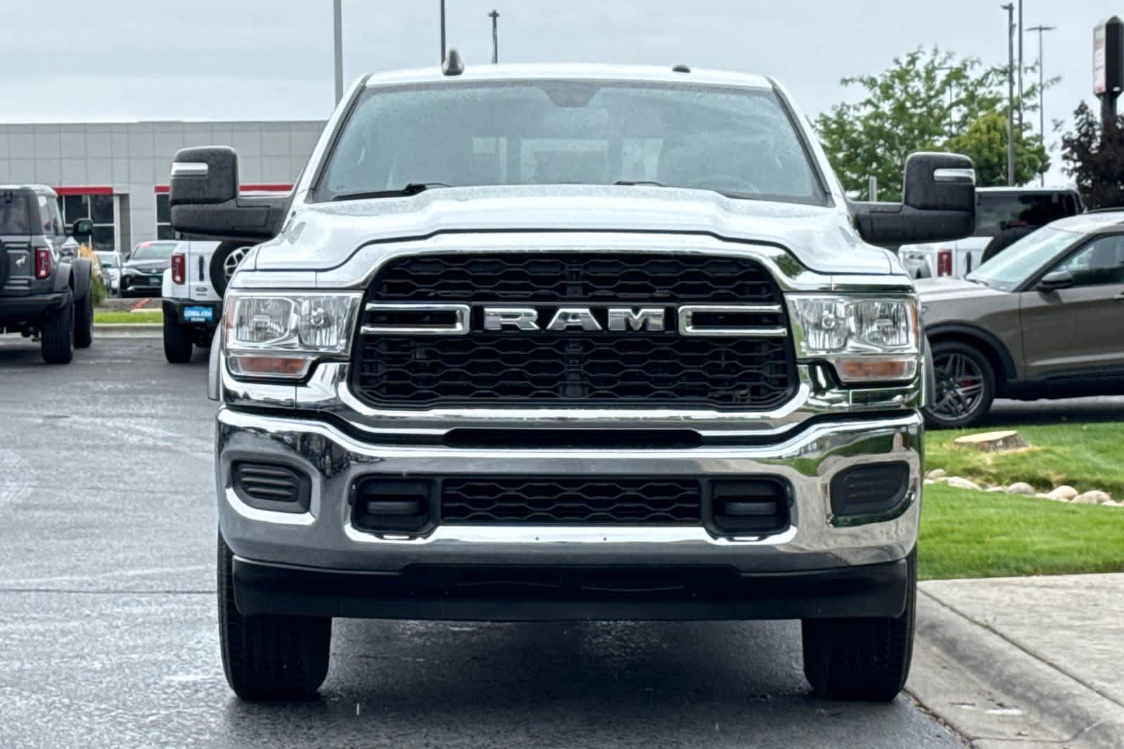 Used 2024 RAM 3500 Tradesman w/ Chrome Appearance Group AWD/4WD image 10