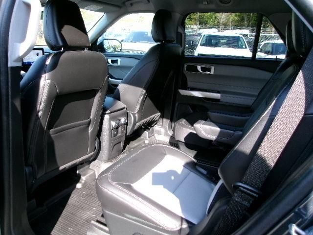 Certified 2022 Ford Explorer XLT w/ Equipment Group 202A AWD/4WD image 9