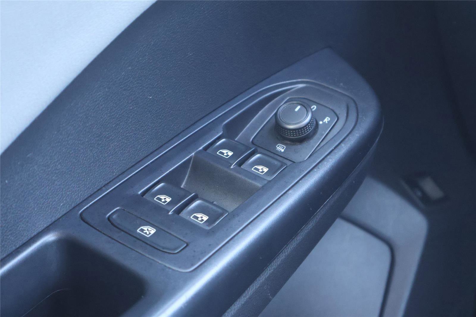 Used 2024 Volkswagen Taos SE image 17