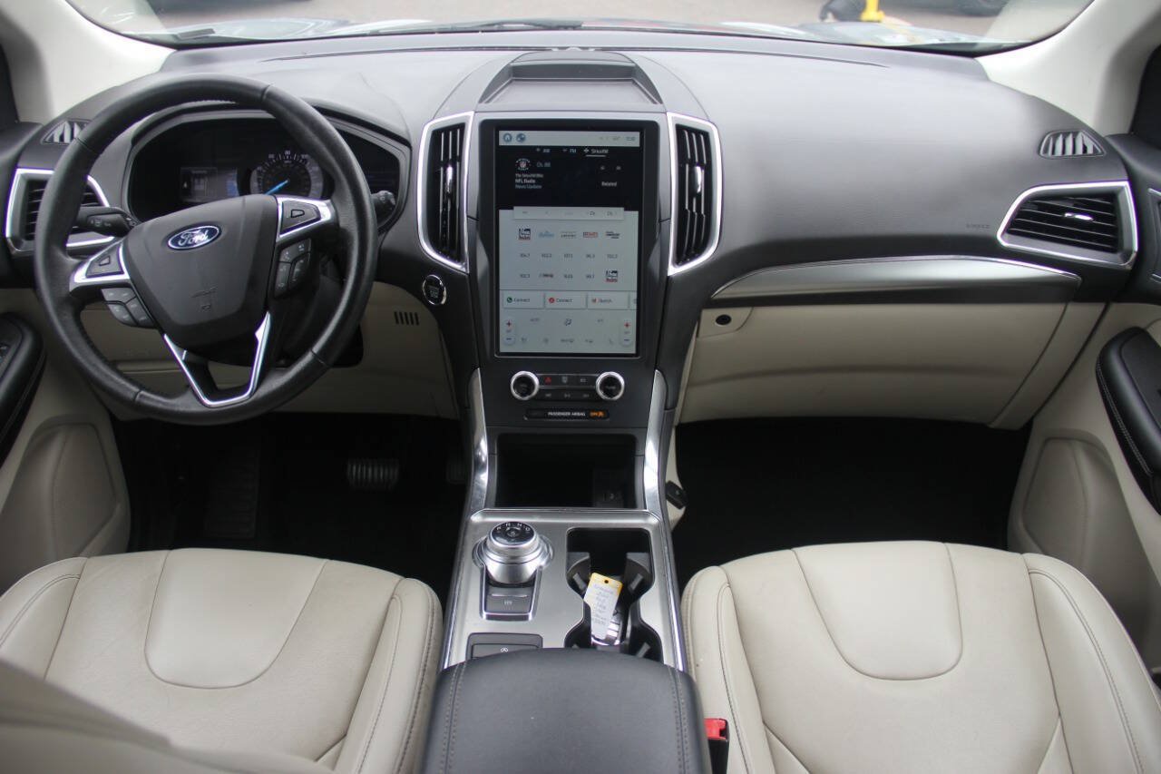 Certified 2022 Ford Edge Titanium AWD/4WD image 15