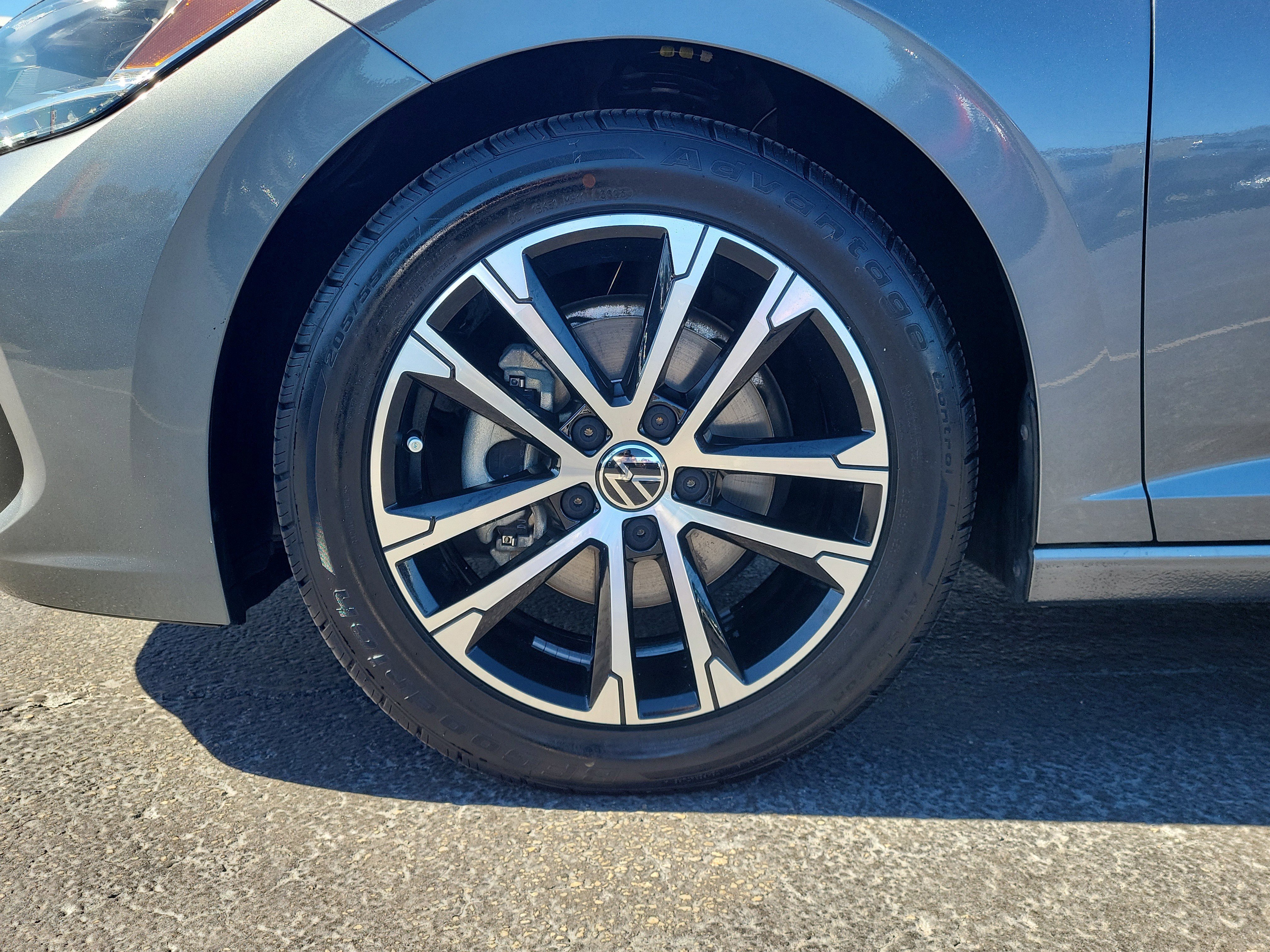 Used 2023 Volkswagen Jetta Sport image 5