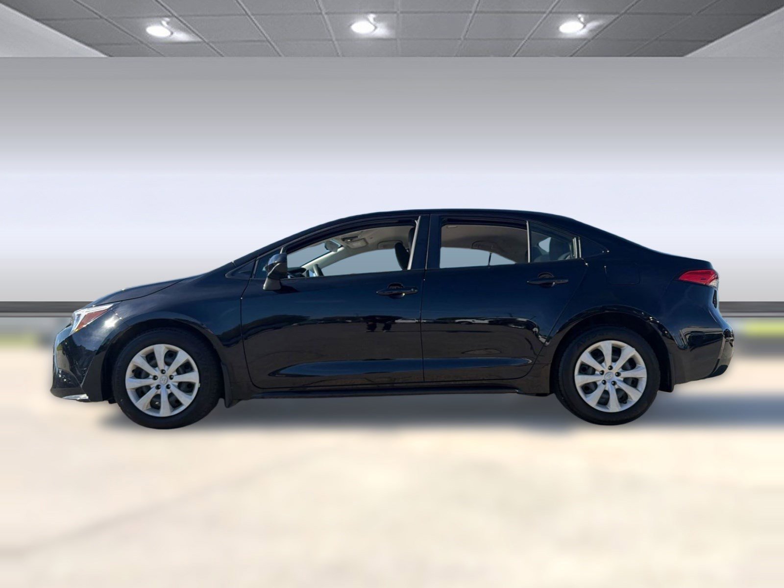 Used 2025 Toyota Corolla LE FWD image 2