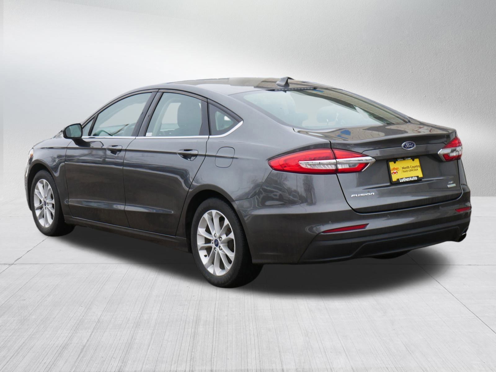 Certified 2020 Ford Fusion SE image 3