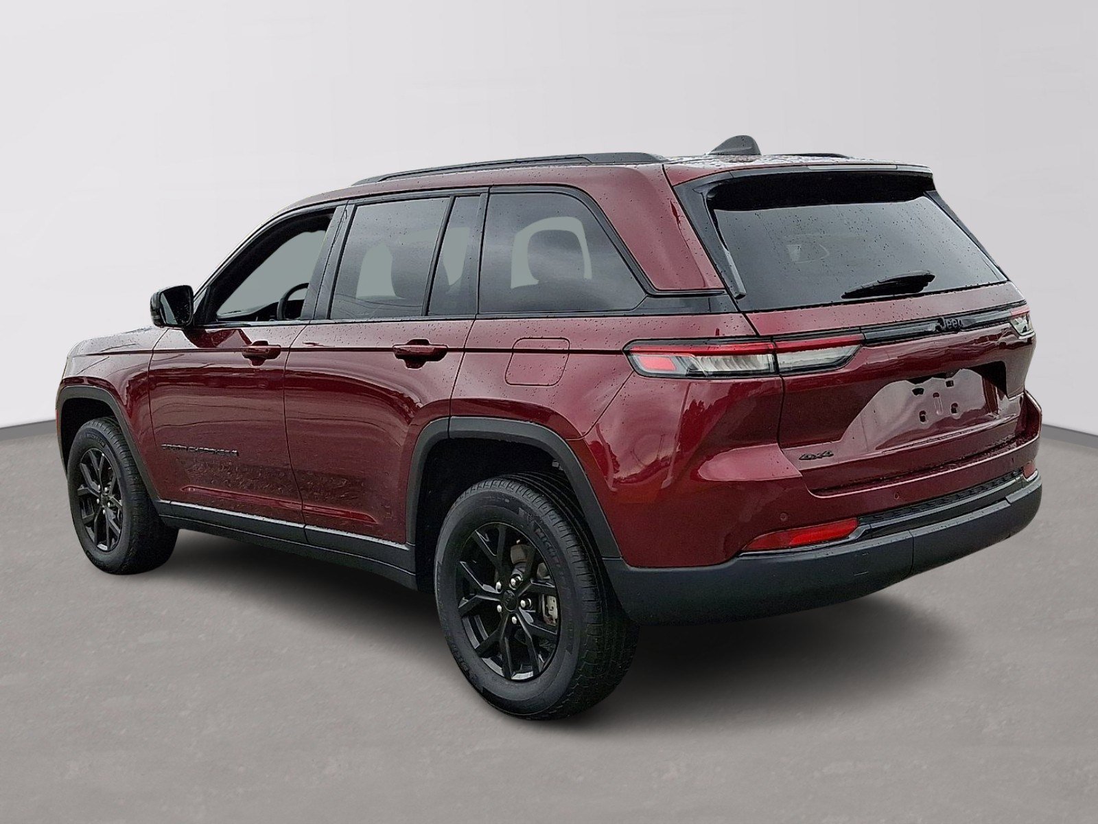 Used 2025 Jeep Grand Cherokee Altitude AWD/4WD image 4