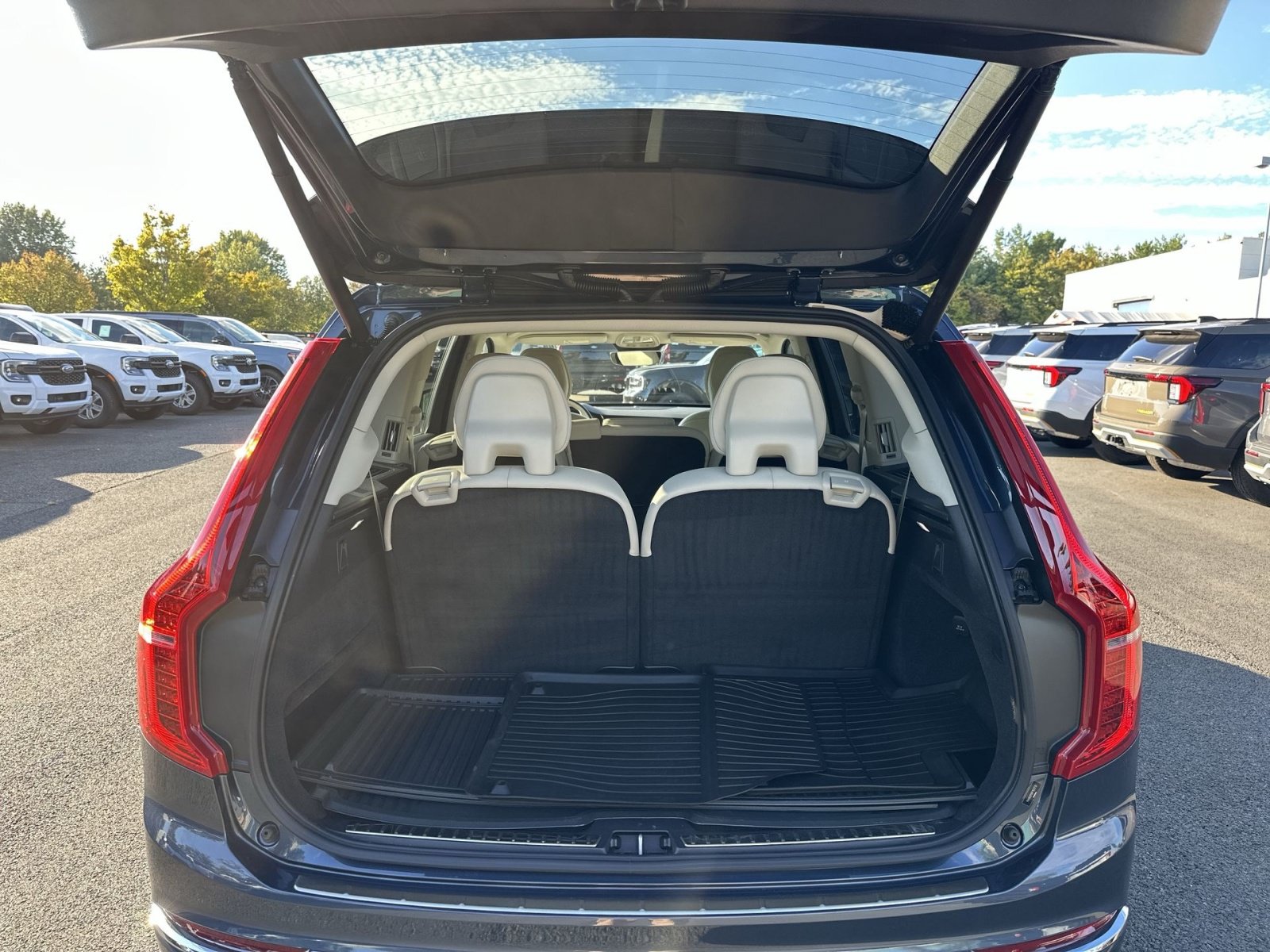 Used 2023 Volvo XC90 B6 Plus w/ Protection Package AWD/4WD image 27