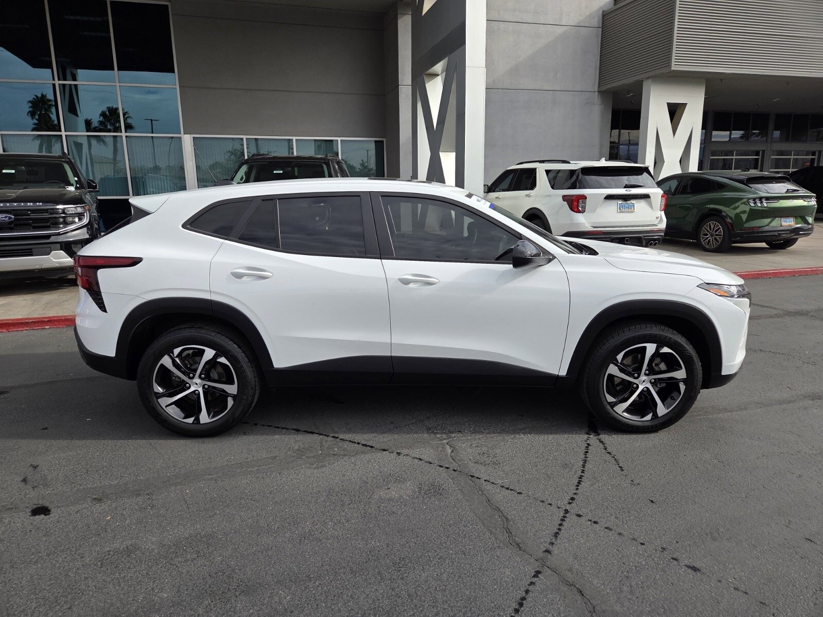 Used 2024 Chevrolet Trax RS w/ Sunroof Package image 7