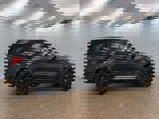 Certified 2023 Ford Explorer XLT w/ Equipment Group 202A image 8