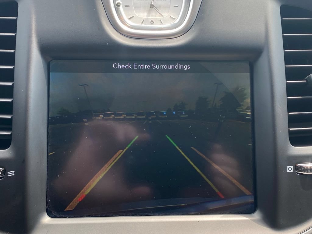 Used 2018 Chrysler 300 Limited AWD/4WD image 16
