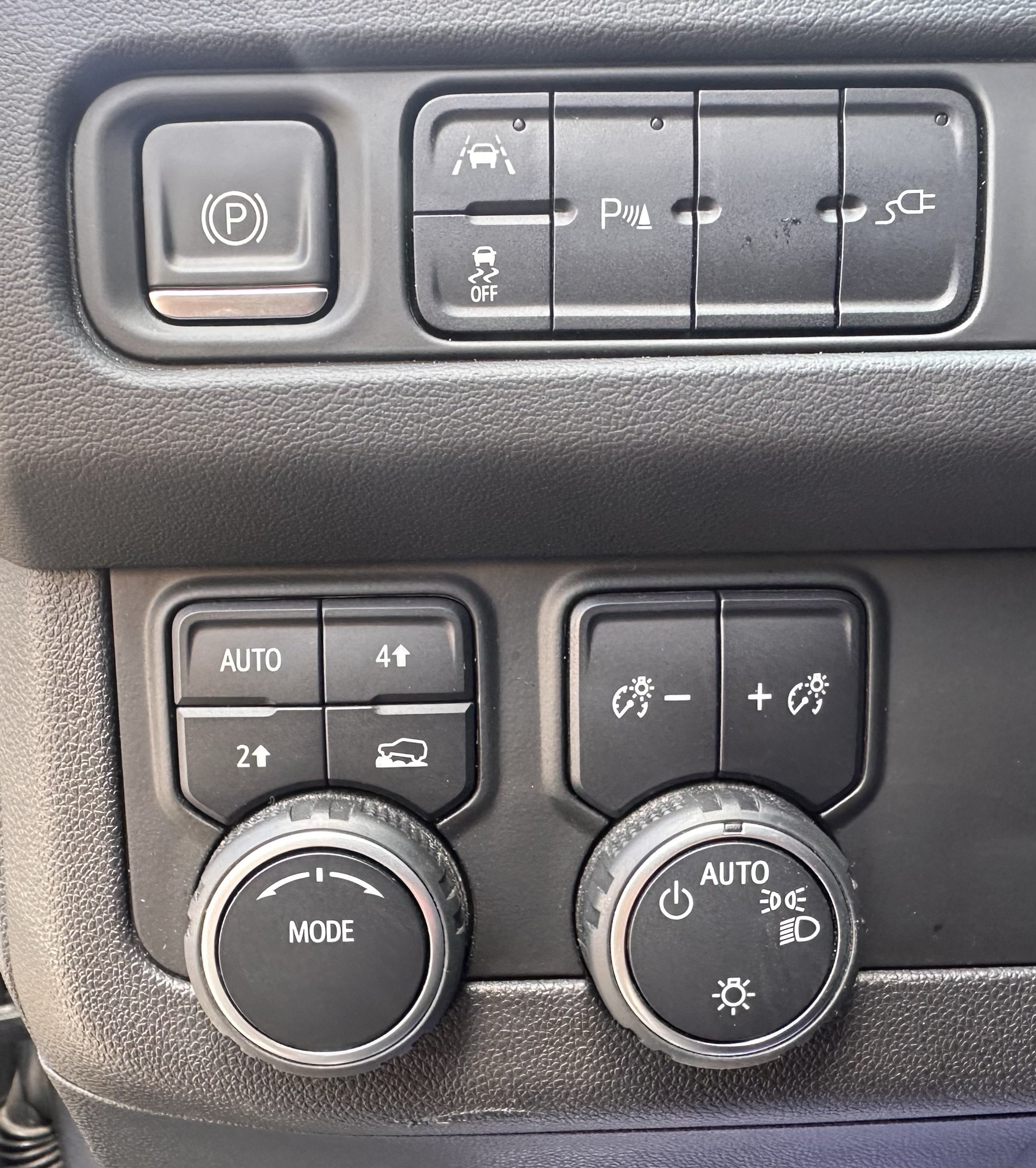 Used 2022 Chevrolet Suburban LT AWD/4WD image 19