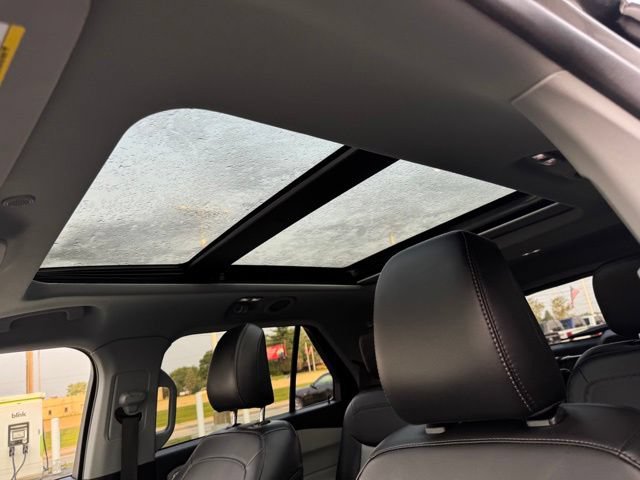 Certified 2023 Ford Explorer XLT w/ Equipment Group 202A AWD/4WD image 7
