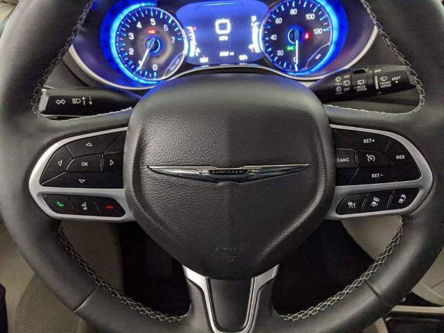 Used 2024 Chrysler Pacifica Touring-L FWD image 12