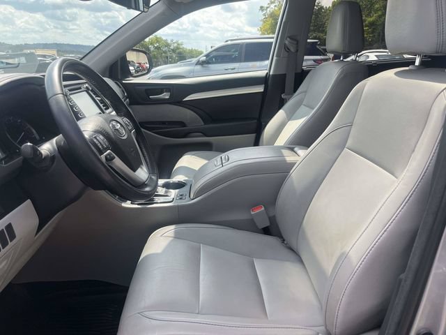 Used 2018 Toyota Highlander XLE AWD/4WD image 22