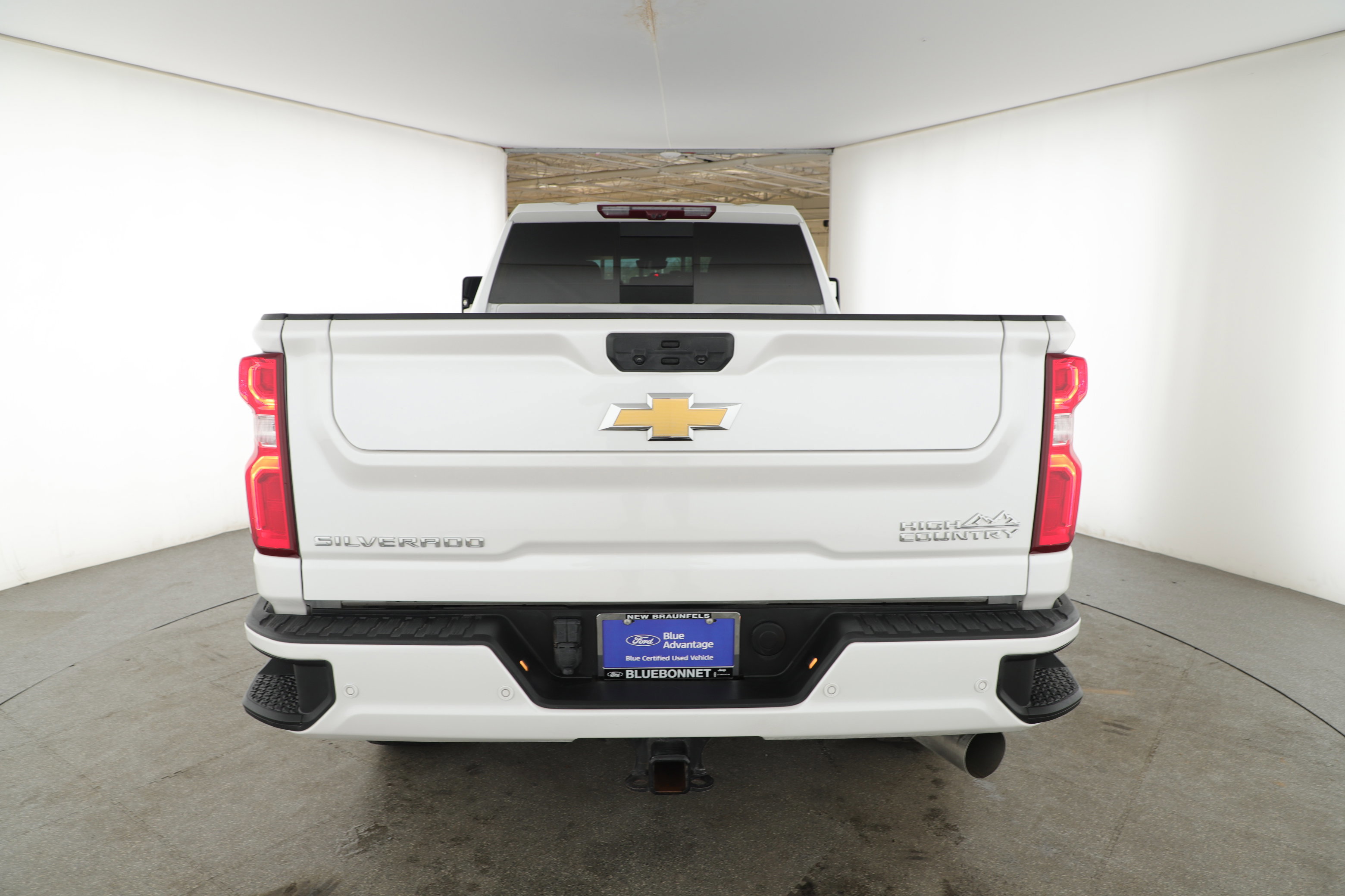 Used 2024 Chevrolet Silverado 3500 High Country w/ Technology Package image 2