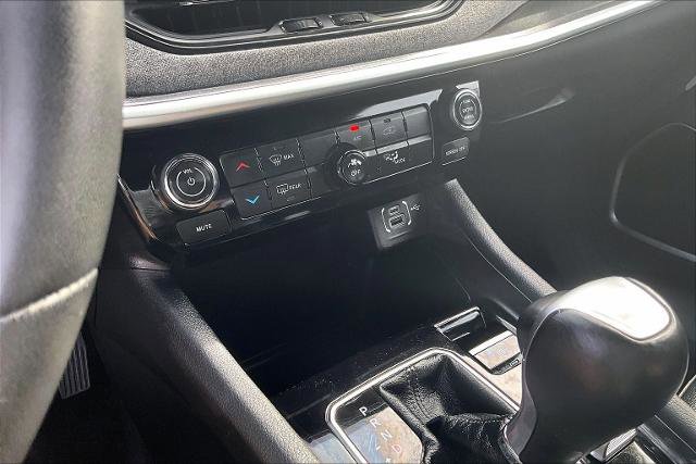 Used 2024 Jeep Compass Latitude AWD/4WD image 32