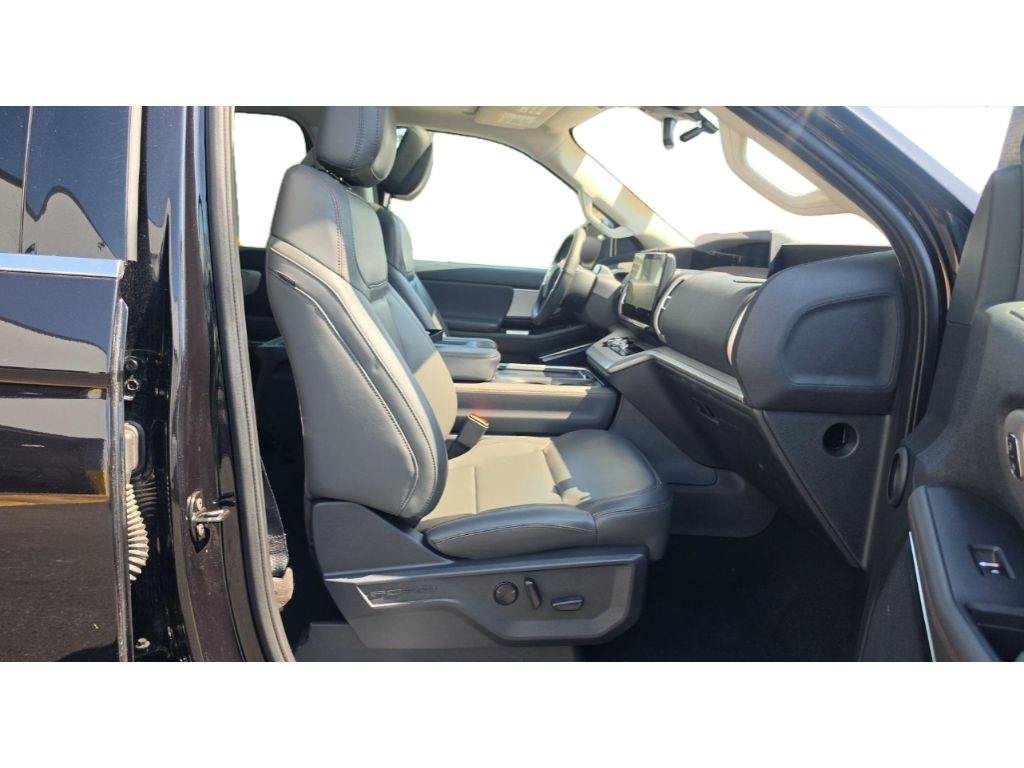 Certified 2025 Ford Expedition Active AWD/4WD image 7