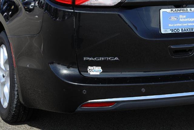 Used 2018 Chrysler Pacifica Touring-L Plus w/ Tire & Wheel Group image 16