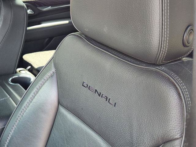 Used 2021 GMC Yukon XL Denali w/ Denali Premium Package AWD/4WD image 14