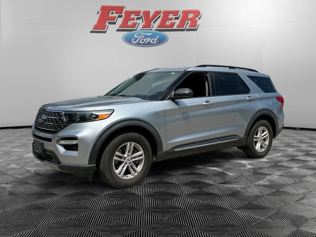 Certified 2022 Ford Explorer XLT w/ Equipment Group 202A RWD image 1