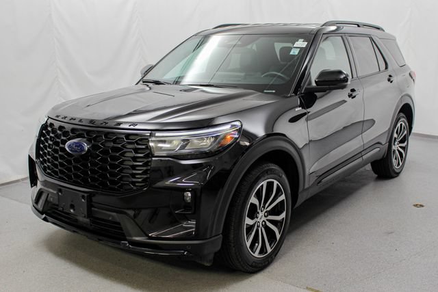 Certified 2025 Ford Explorer ST-Line AWD/4WD image 4