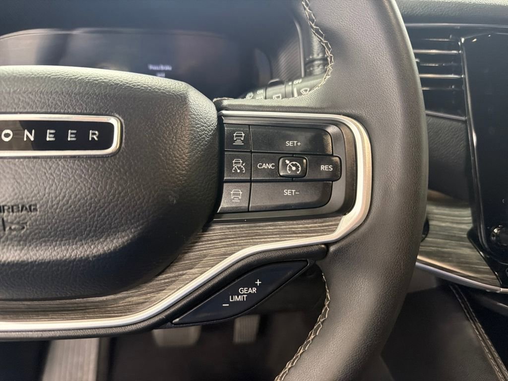 Used 2024 Jeep Wagoneer L Series II image 21