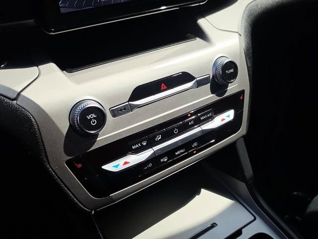 Certified 2022 Ford Explorer XLT RWD image 27