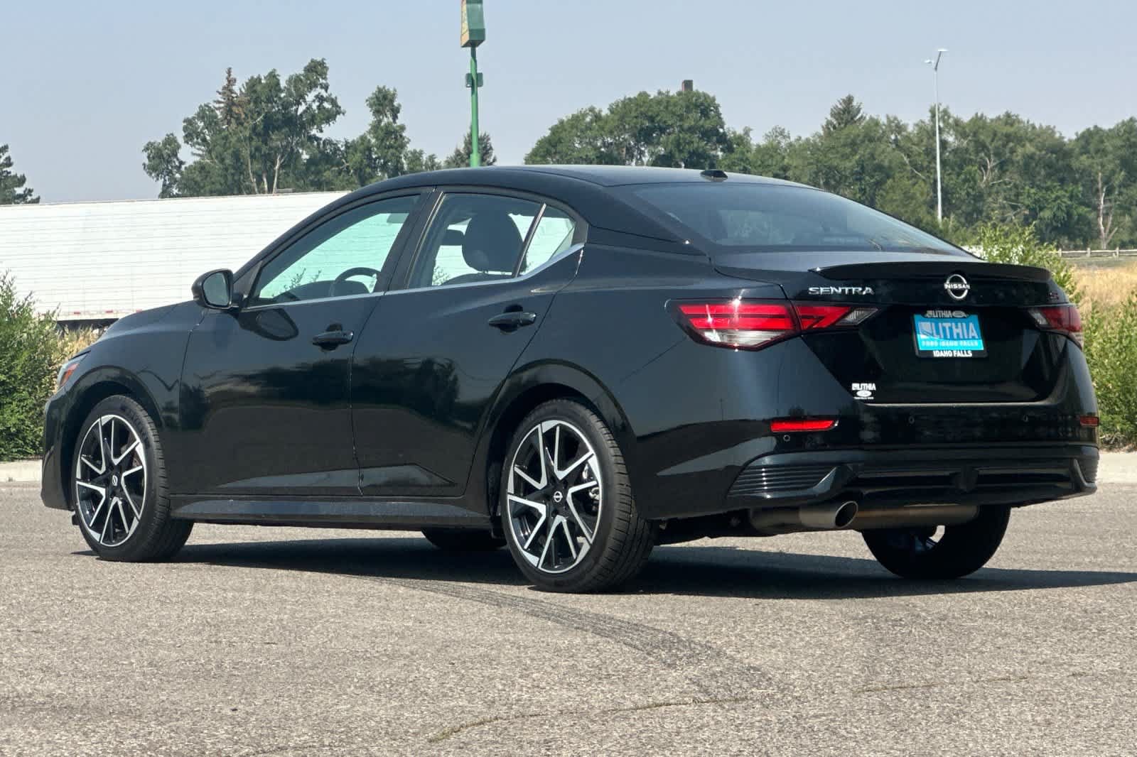 Used 2025 Nissan Sentra SR FWD image 6
