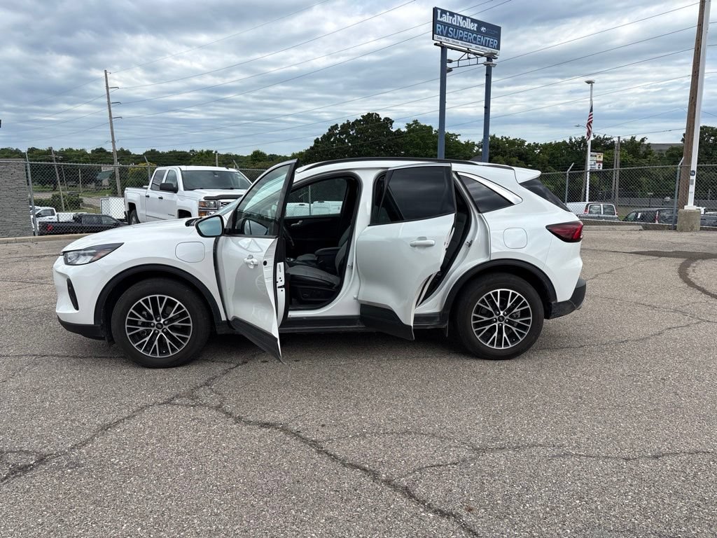 Certified 2023 Ford Escape SE FWD image 4