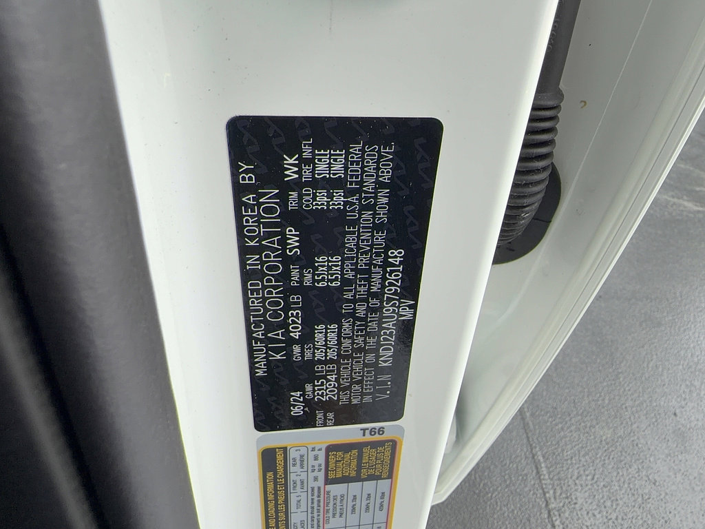Used 2025 Kia Soul LX w/ LX Technology Package FWD image 31