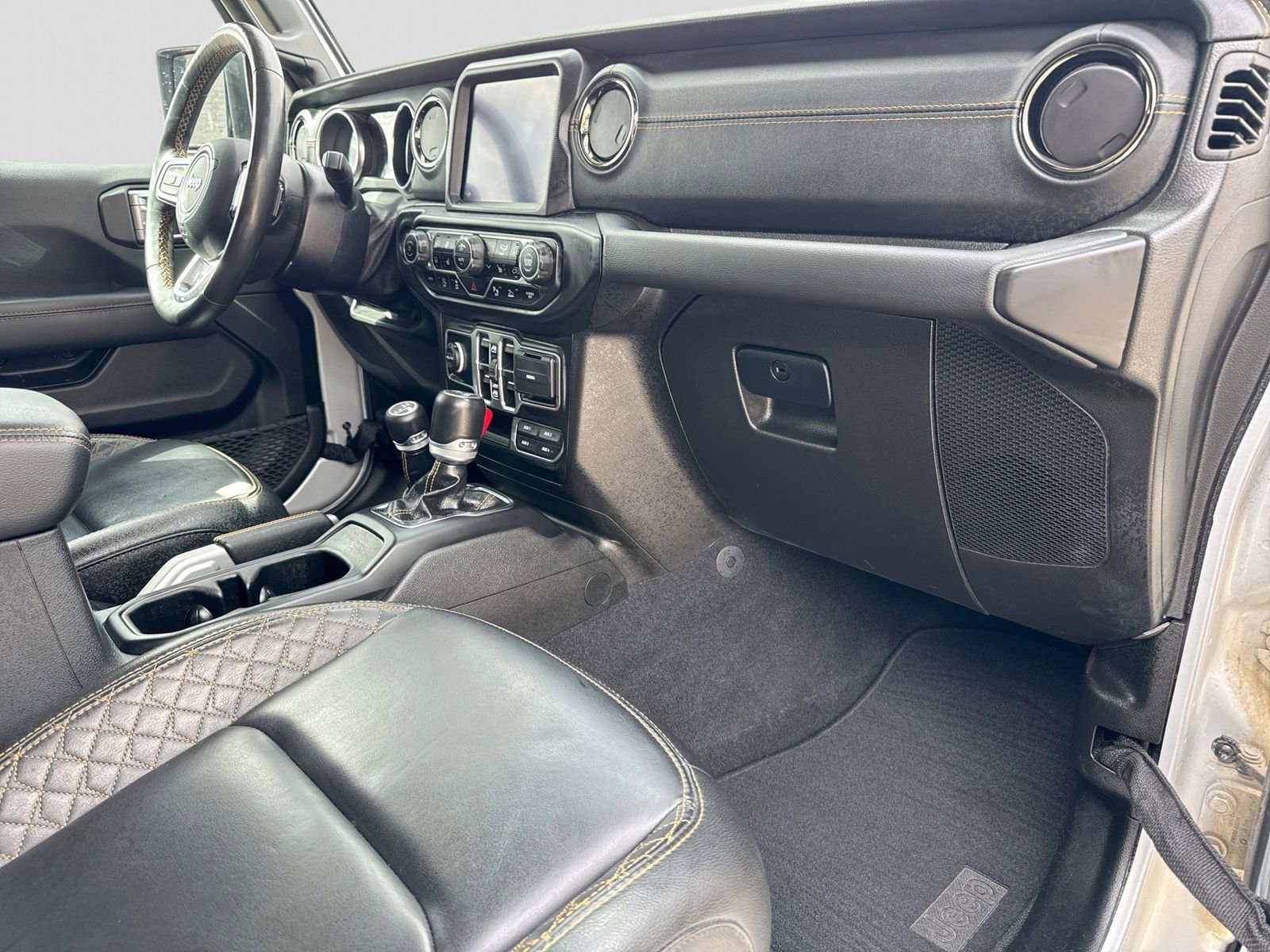 Used 2022 Jeep Wrangler Unlimited Sahara AWD/4WD image 8