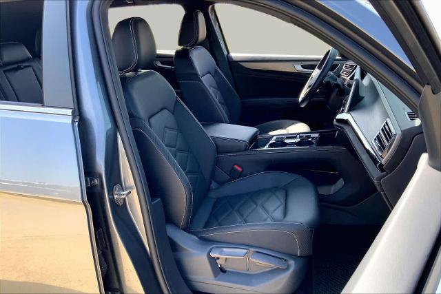 Used 2025 Volkswagen Atlas Cross Sport SE FWD image 9