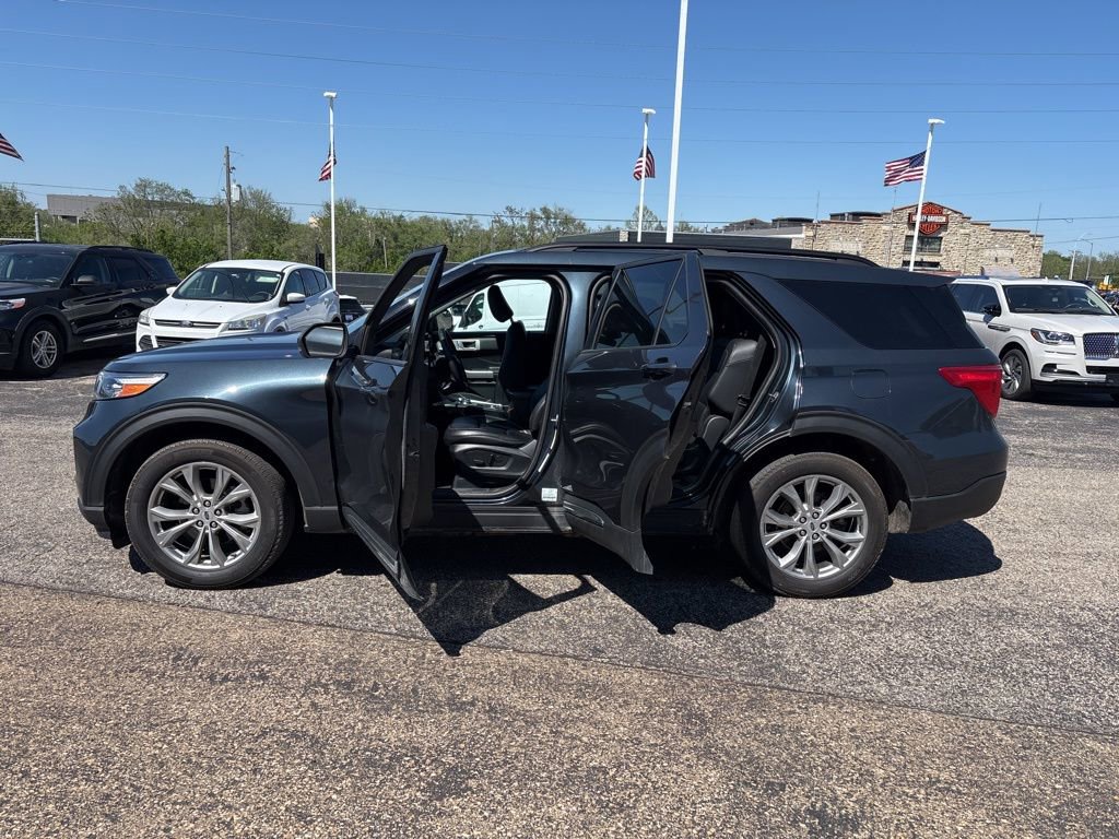 Certified 2023 Ford Explorer XLT w/ Equipment Group 202A image 4
