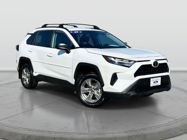 Used 2025 Toyota RAV4 LE AWD/4WD image 1