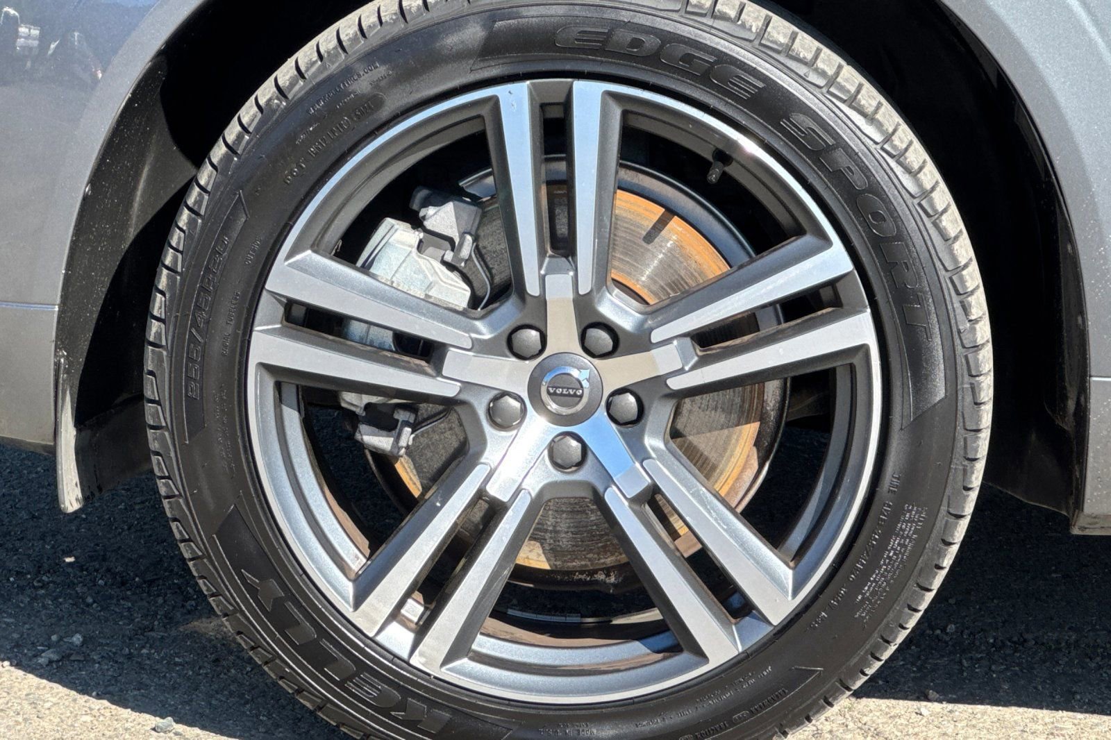 Used 2021 Volvo XC60 T6 Momentum image 28