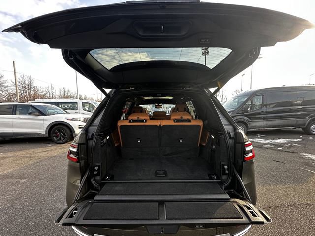 Used 2024 BMW X7 xDrive40i image 45