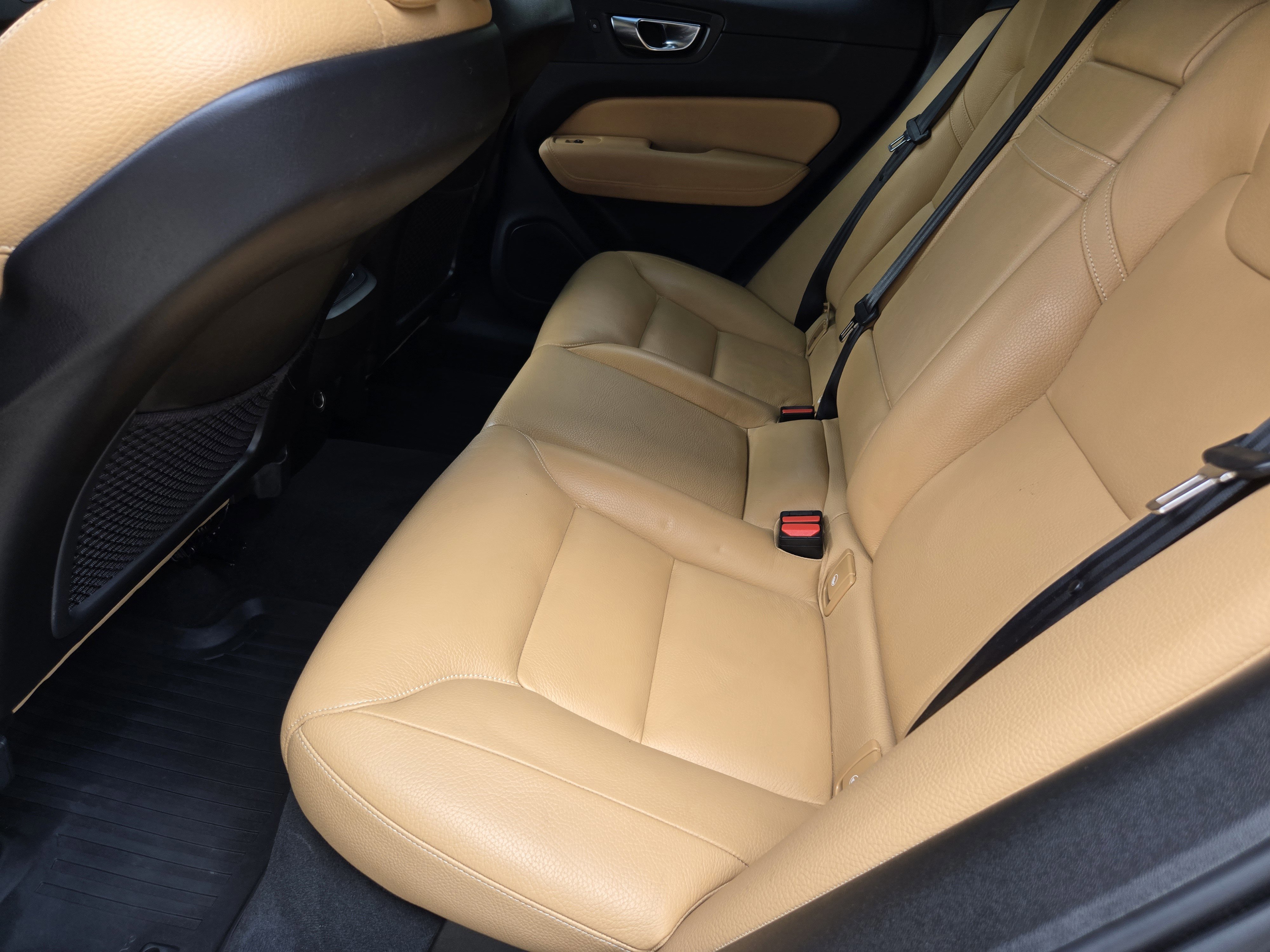 Used 2020 Volvo XC60 T6 Momentum w/ Protection Package image 22