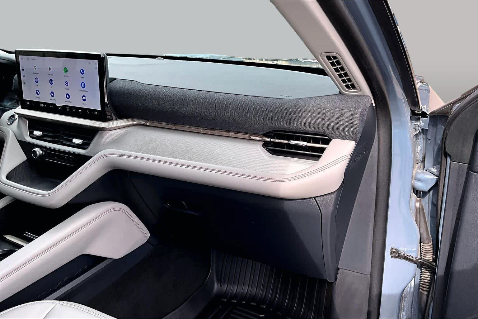Certified 2025 Ford Explorer Active w/ Active Comfort Package RWD image 19