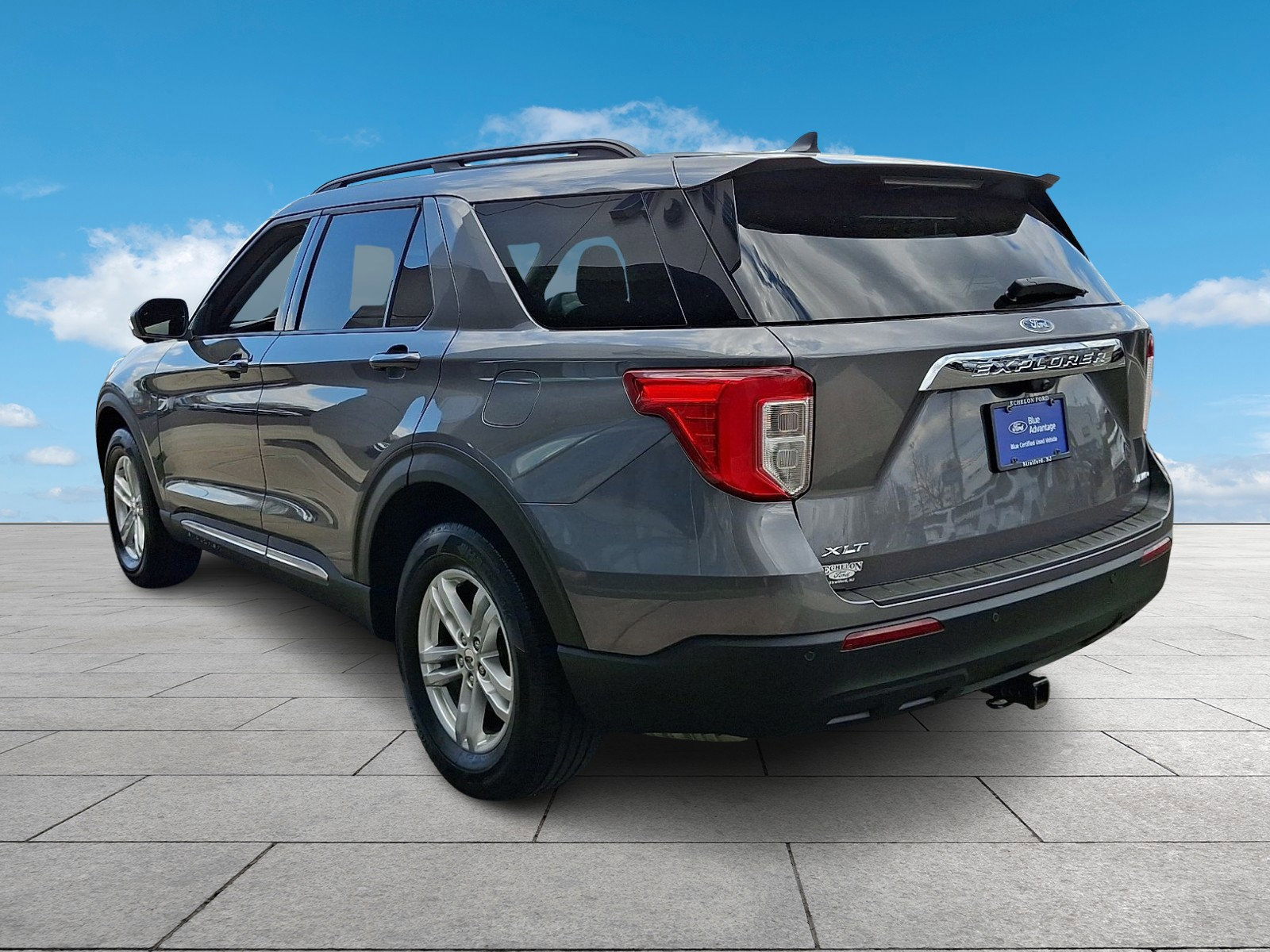 Certified 2023 Ford Explorer XLT image 2