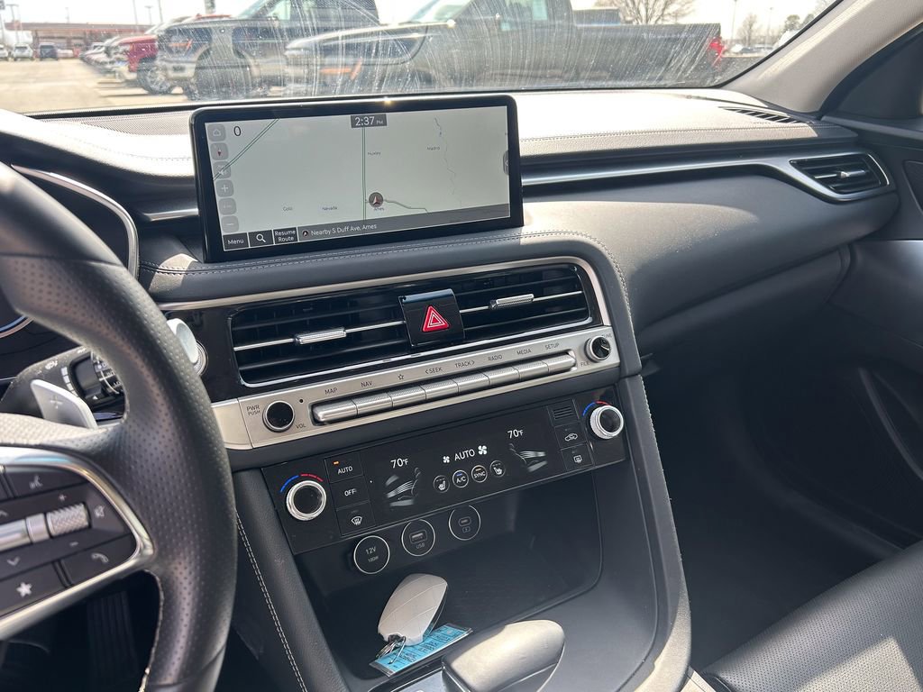 Used 2025 Genesis G70 2.5T image 19