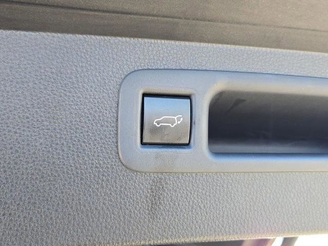 Used 2021 Toyota Highlander XLE image 18