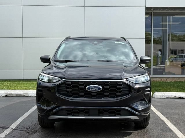 Certified 2023 Ford Escape ST-Line w/ Tech Pack #1 AWD/4WD image 3