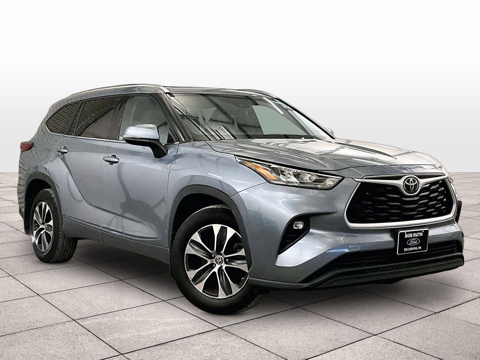 Used 2020 Toyota Highlander XLE AWD/4WD image 2
