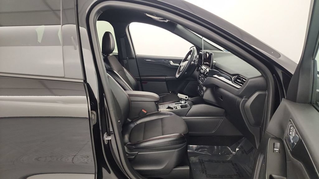 Certified 2024 Ford Escape ST-Line AWD/4WD image 28