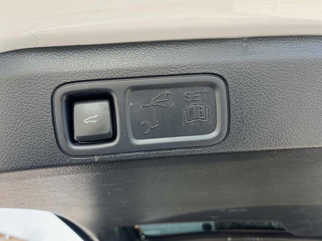 Certified 2023 Ford Expedition XLT image 13