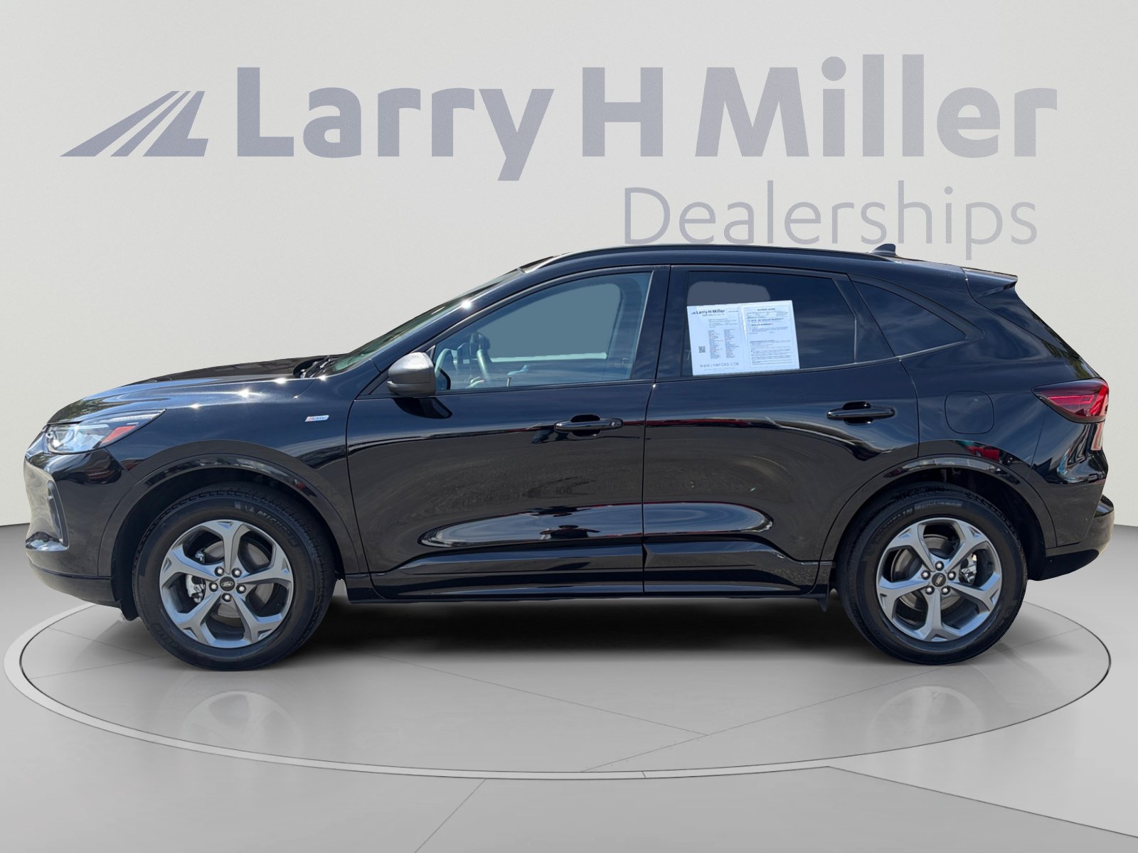Certified 2024 Ford Escape ST-Line w/ Tech Pack #1 AWD/4WD image 2