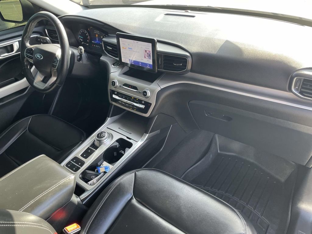 Certified 2021 Ford Explorer XLT w/ Equipment Group 202A image 31